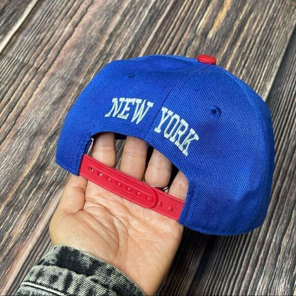 New York Giants Flat Bill Snapback Ball Cap Men’s Hat Football Holiday Christmas - Picture 2 of 6